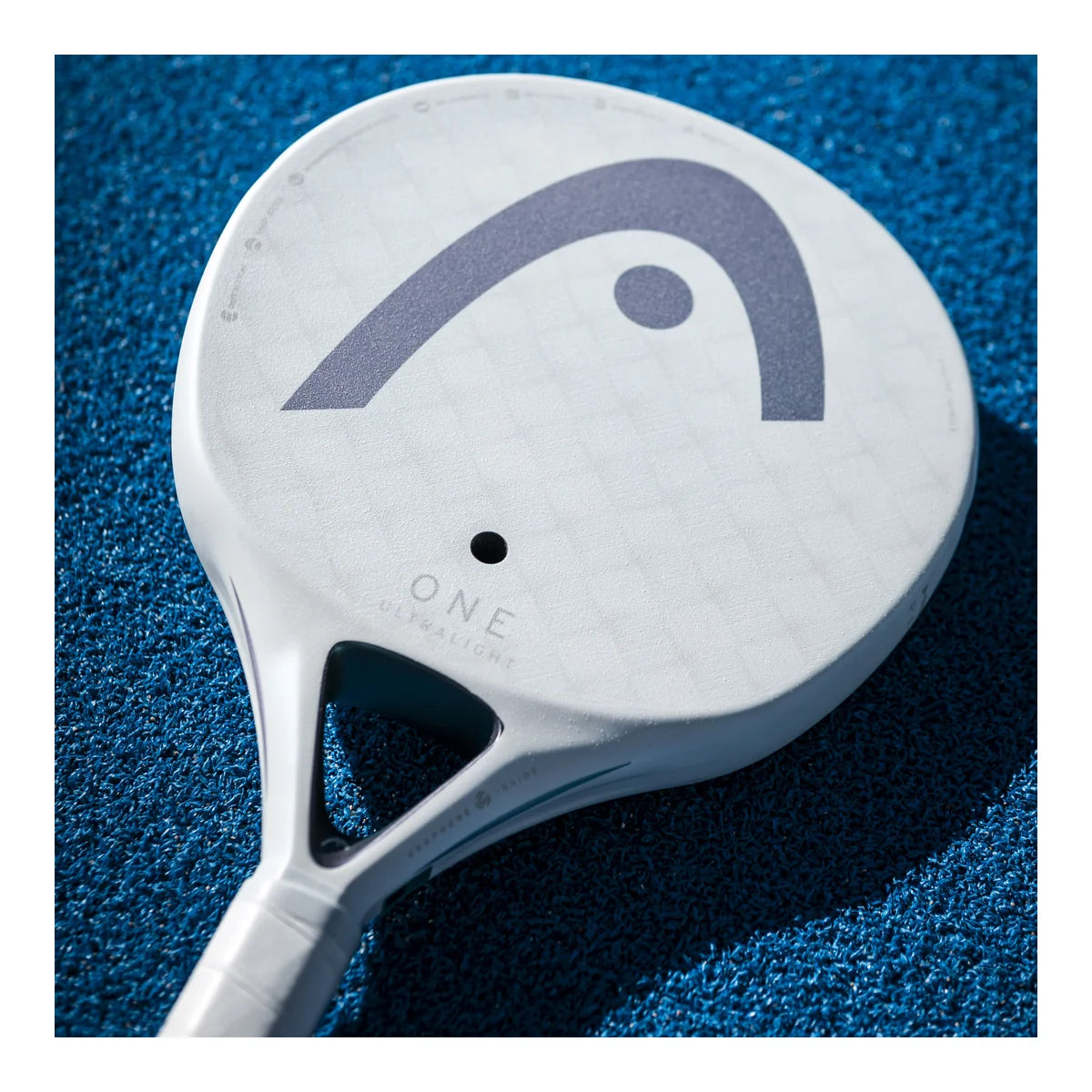 ONE ULTRALIGHT WHITE HEAD
